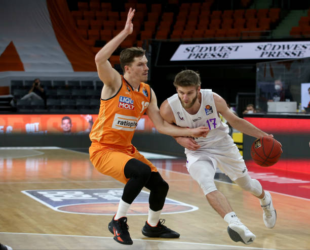 卡马文加则 卡马文加则